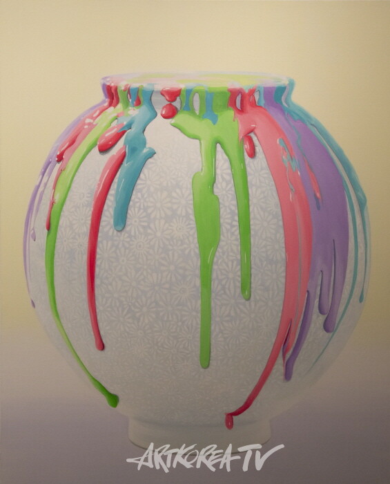 이재옥-달항아리 2025 acrylic on canvas 90.9×72.7cm-사진 김한정 기자