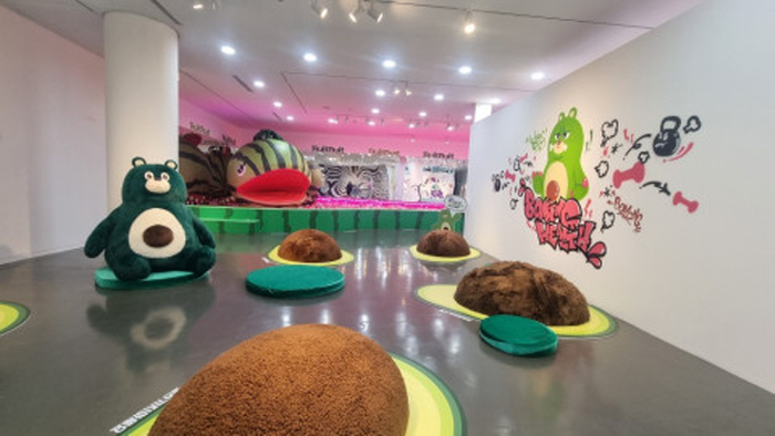 ‘푸룻푸룻 프렌즈- 빠씨를 찾아서’ 전시실 전경-사진제공 소마미술관