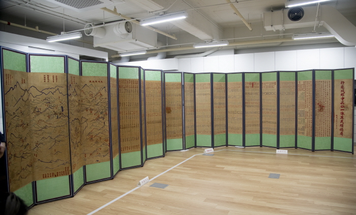 서울공예박물관 '행구성군수 오일영 자수 만민송덕 병풍'