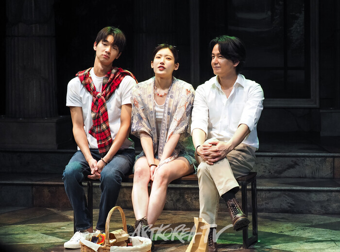 연극 '프라이드' 스페셜 장면 시연(필립 역 임주환, 올리버 역 김이준, 실비아 역 홍금비) 2025.04.18 사진  ⓒ아트코리아방송 이용선 기자​