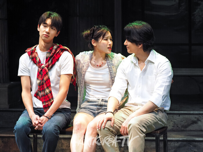 연극 '프라이드' 스페셜 장면 시연(필립 역 임주환, 올리버 역 김이준, 실비아 역 홍금비) 2025.04.18 사진  ⓒ아트코리아방송 이용선 기자​