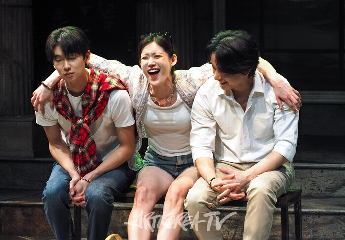 연극 '프라이드' 스페셜 장면 시연(필립 역 임주환, 올리버 역 김이준, 실비아 역 홍금비) 2025.04.18 사진  ⓒ아트코리아방송 이용선 기자​