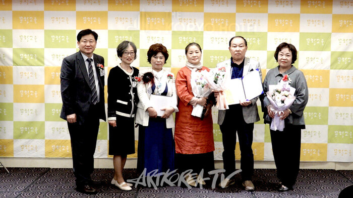 2025 문학고을 등단식 및 시상식-사진 김한정 기자