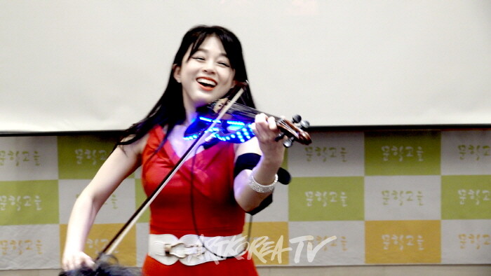 그레이스(도은혜) 2025 문학고을 등단식 환상의 축하공연-사진 김한정 기자