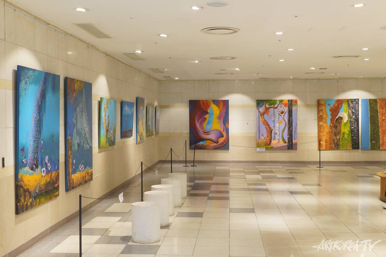 전시전경 / 이번 전시에서 작가는 그 동안 쉽게 볼 수 없었던 대작들을 선보이는 역량을 보였다.