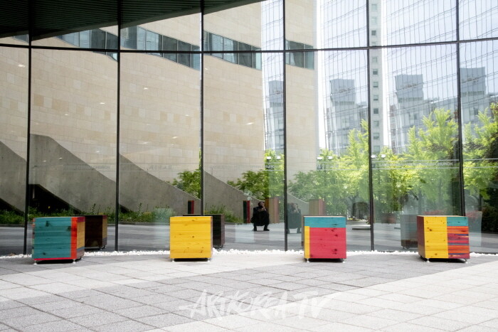 송은주 작가-하늘의 물감을 도심에 풀다 ‘Prelude_감정의 폭포’-사진 김한정 기자