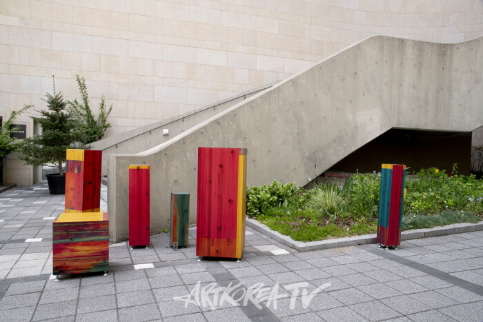 송은주 작가-하늘의 물감을 도심에 풀다 ‘Prelude_감정의 폭포’-사진 김한정 기자