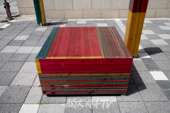 송은주 작가-하늘의 물감을 도심에 풀다 ‘Prelude_감정의 폭포’-사진 김한정 기자