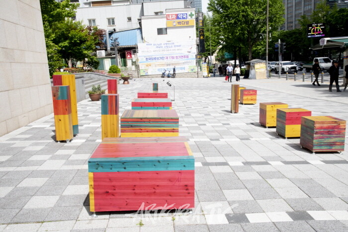 송은주 작가-하늘의 물감을 도심에 풀다 ‘Prelude_감정의 폭포’-사진 김한정 기자