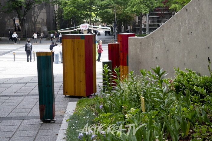 송은주 작가-하늘의 물감을 도심에 풀다 ‘Prelude_감정의 폭포’-사진 김한정 기자