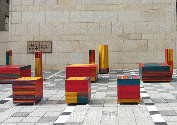 송은주 작가-하늘의 물감을 도심에 풀다 ‘Prelude_감정의 폭포’-사진 김한정 기자