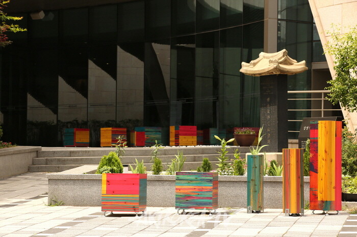 송은주 작가-하늘의 물감을 도심에 풀다 ‘Prelude_감정의 폭포’-사진 김한정 기자