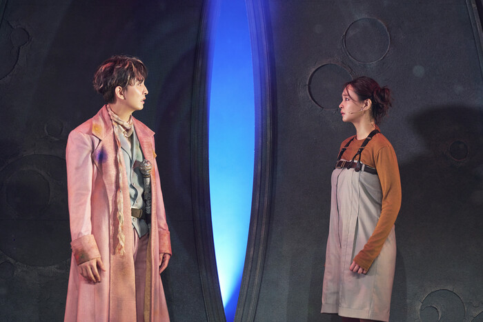 뮤지컬 '라이카' 공연 장면(라이카 역 나하나, 왕자 역 윤나무) 제공 라이브러리컴퍼니