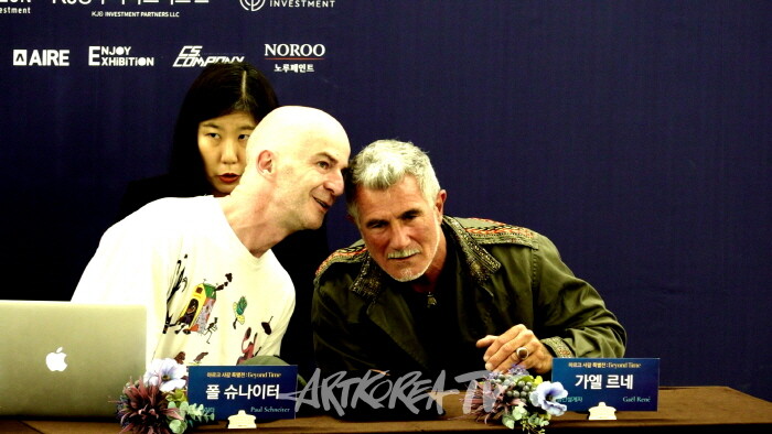 폴 슈나이터 큐레이터와 가엘 르네 공간설계자 -사진 김한정 기자