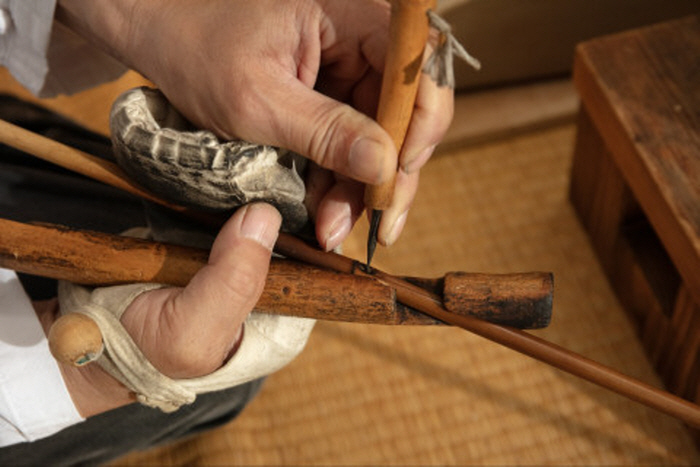영집궁시박물관, 특별전 '장단 궁시장 전통과 옛 화살 제작의 숨결' 개최-제작 과정 시연