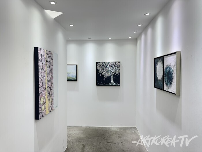 양희정김 개인전  'HEALING GREEN'. 사진 ⓒ지해성 기자