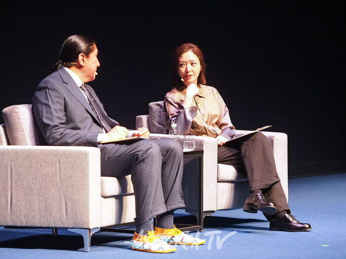 '제10차 문화예술세계총회(World Summit on Arts and Culture)' 개막식(밀라 퀘벡 인공지능 연구소 수석 아키텍트 마이클 러닝 울프와 미디어아트 김아영 작가) 2025.05.28 사진 ⓒ아트코리아방송 이용선 기자