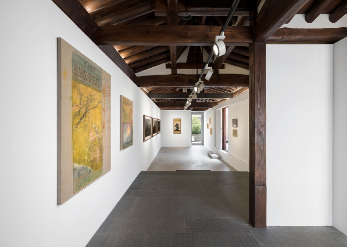 국제갤러리 한옥 기획전 '아득한 오늘' 설치전경-이미지 제공 국제갤러리