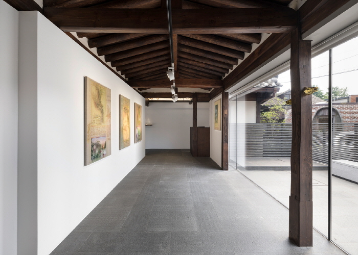 국제갤러리 한옥 기획전 '아득한 오늘' 설치전경-이미지 제공 국제갤러리