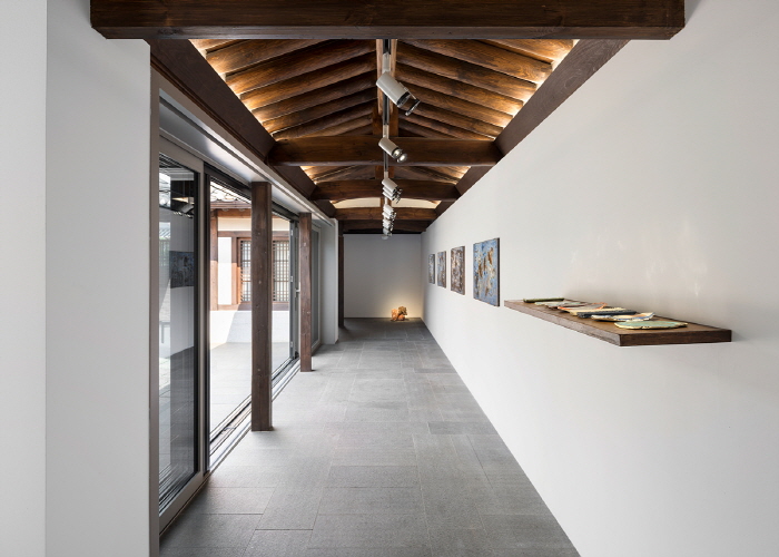 국제갤러리 한옥 기획전 '아득한 오늘' 설치전경-이미지 제공 국제갤러리