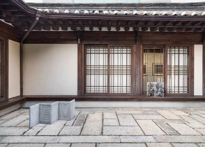 국제갤러리 한옥 기획전 '아득한 오늘' 설치전경-이미지 제공 국제갤러리