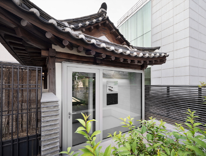 국제갤러리 한옥 기획전 '아득한 오늘' 설치전경-이미지 제공 국제갤러리