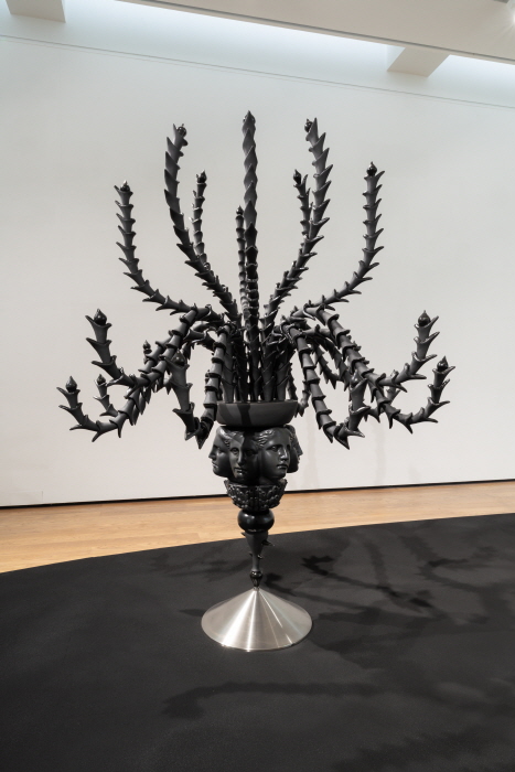 김미현_Black Rainbow, mixed media, 178×140×140cm, 2023-사진제공 김종영미술관