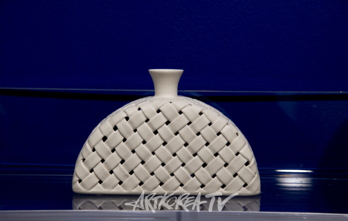 흙으로 엮은 기억의 파편, 그리고 자유, 황아람 특별초대전 ‘유연한 조각들의 합’-사진 김한정 기자