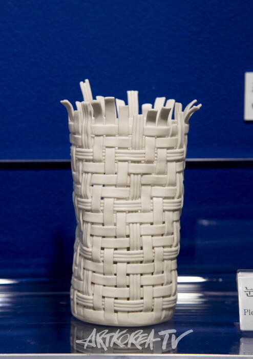 흙으로 엮은 기억의 파편, 그리고 자유, 황아람 특별초대전 ‘유연한 조각들의 합’-사진 김한정 기자