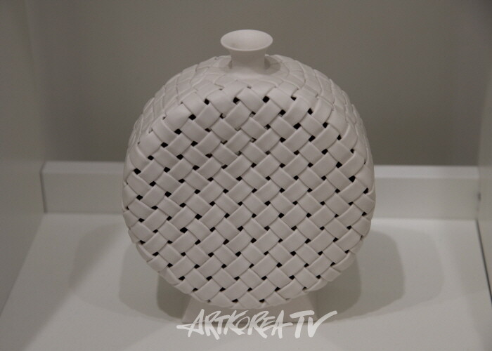 흙으로 엮은 기억의 파편, 그리고 자유, 황아람 특별초대전 ‘유연한 조각들의 합’-사진 김한정 기자