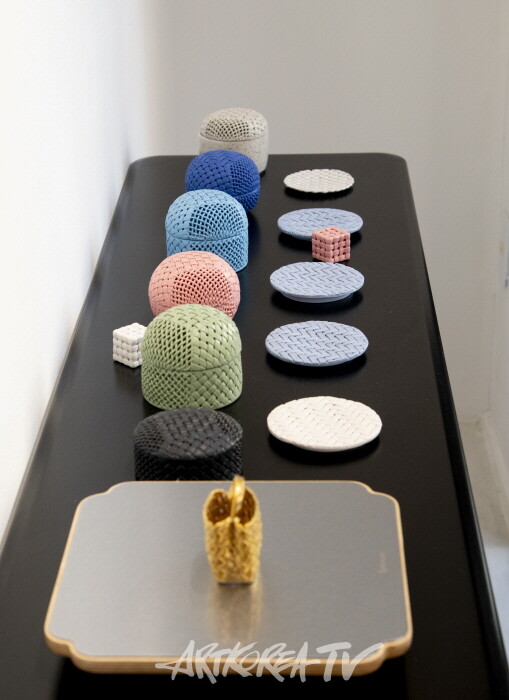 흙으로 엮은 기억의 파편, 그리고 자유, 황아람 특별초대전 ‘유연한 조각들의 합’-사진 김한정 기자