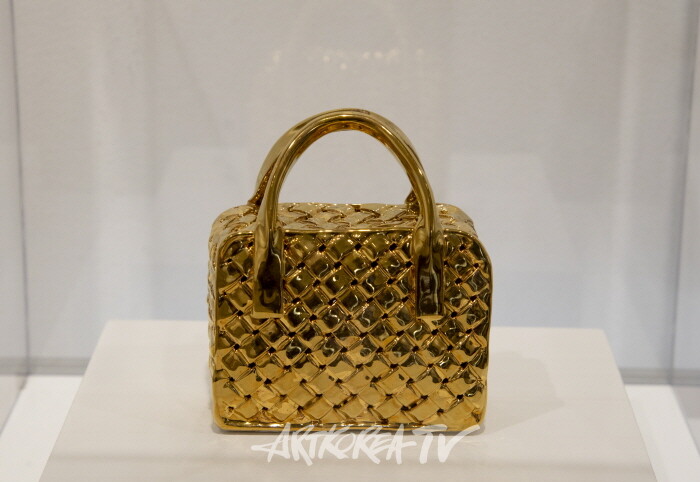 흙으로 엮은 기억의 파편, 그리고 자유, 황아람 특별초대전 ‘유연한 조각들의 합’-사진 김한정 기자