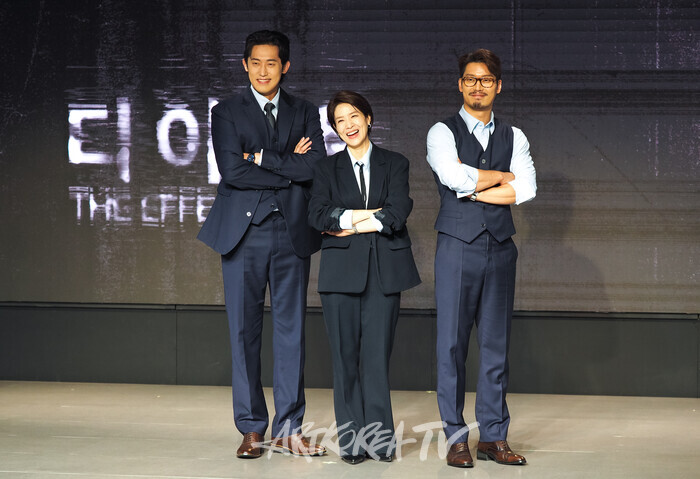 연극 '디 이펙트' 프레스콜(왼쪽부터 민진웅-양소민-박훈). 2025.06.19 사진 ⓒ아트코리아방송 이용선 기자​