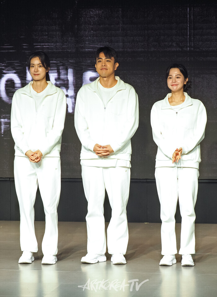 연극 '디 이펙트' 프레스콜(왼쪽부터 옥자연-박정복-김주연). 2025.06.19 사진 ⓒ아트코리아방송 이용선 기자​