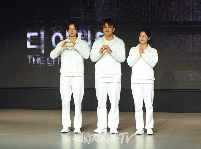 연극 '디 이펙트' 프레스콜(왼쪽부터 옥자연-박정복-김주연). 2025.06.19 사진 ⓒ아트코리아방송 이용선 기자​