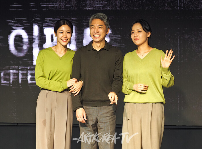 연극 '디 이펙트' 프레스콜(왼쪽부터 이윤지-김영민-이상희). 2025.06.19 사진 ⓒ아트코리아방송 이용선 기자​