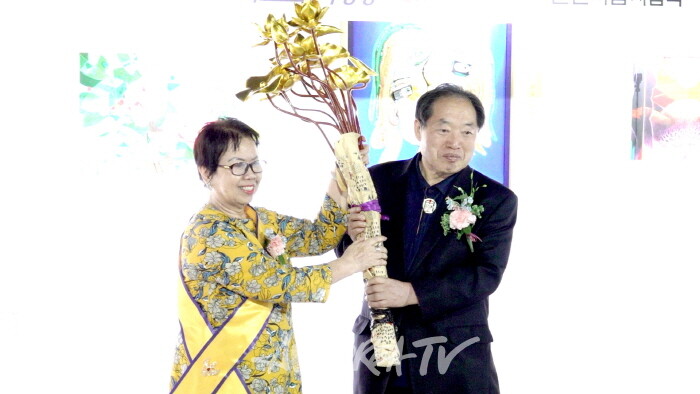 베트남 대표 마이 축사 및 선물증정-사진 김한정 기자