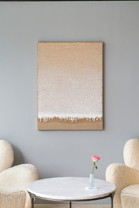 하종현 개인전 《Light Into Color》 전시전경프랑스 엑상 프로방스 샤토 라 코스트, 2025사진: Stéphane Aboudaram이미지 제공: 국제갤러리