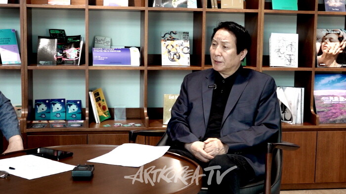 김종근 미술평론가-사진 김한정 기자