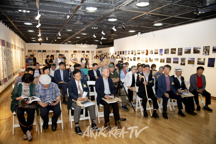 예당 지영호 서예가 팔순 기념전 '예술과 애국, 한평생의 궤적을 담다'-사진 김한정 기자