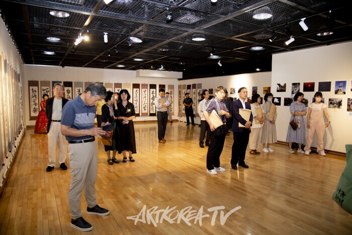 예당 지영호 서예가 팔순 기념전 '예술과 애국, 한평생의 궤적을 담다'-사진 김한정 기자