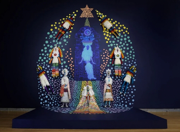 사야 울팔크,  ("공감" 시리즈 중), (2012). 설치 전경, , 예르바 부에나 예술센터, 샌프란시스코, 2013년 6월 28일~9월 29일. 예르바 부에나 예술센터 제공, 사진: 존 화이트.