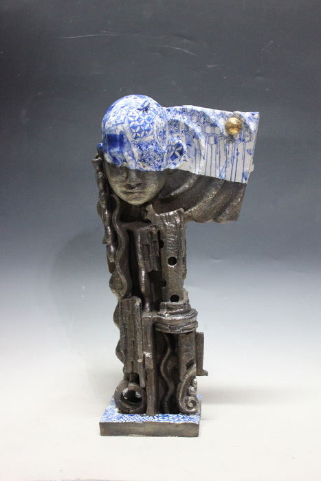 blue head, 56x28x20, ceramic, 2024-사진제공 장은선갤러리