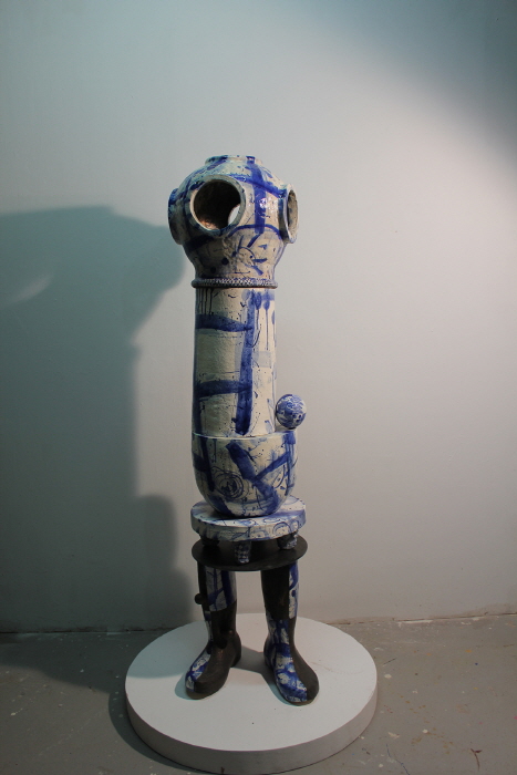 우기청호雨奇晴好, 45x45x180, ceramic, 2025-사진제공 장은선갤러리