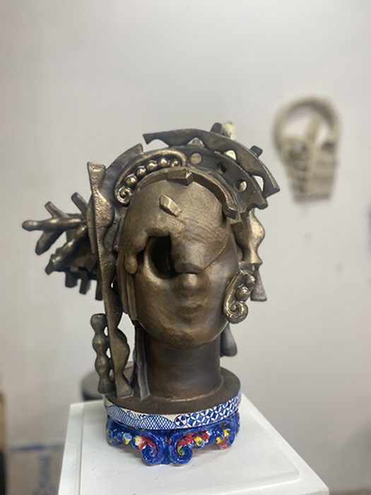 head, 35x32x46, ceramic, 2024-사진제공 장은선갤러리
