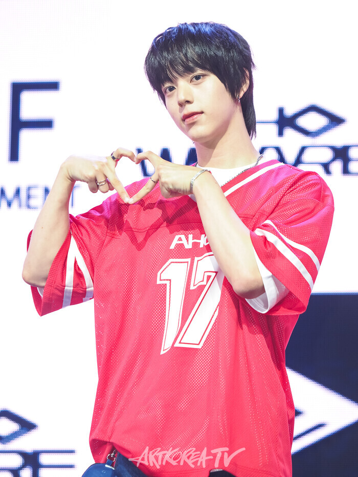 그룹 아홉의 첫 번째 미니앨범 '후 위 아'(WHO WE ARE) 발매기념 쇼케이스(즈언) 2025.07.01 사진 ⓒ아트코리아방송 이용선 기자​