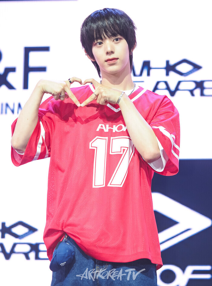 그룹 아홉의 첫 번째 미니앨범 '후 위 아'(WHO WE ARE) 발매기념 쇼케이스(즈언) 2025.07.01 사진 ⓒ아트코리아방송 이용선 기자​