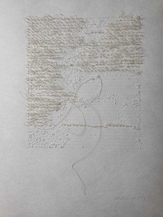 하얀묘법25-3 아르쉬 종이위에 송곳으로 글쓰기 30×45cm 2025-사진제공 김명남 작가