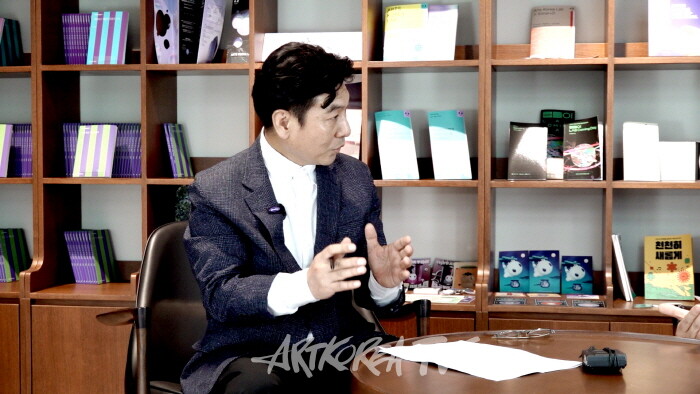 제5회 아트코리아 평론가 토크쇼-아트코리아방송 이승근 관장