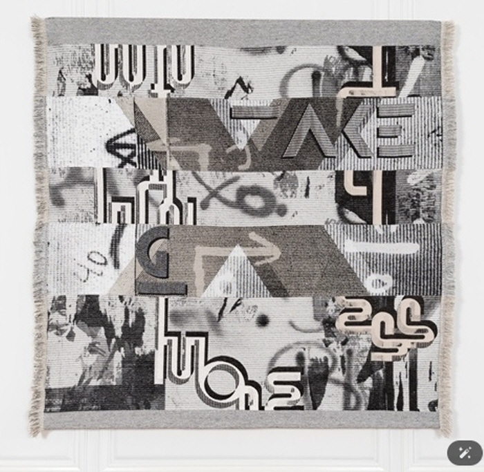 아네트 코드-그림, 자카드 태피스트리, 울, 코튼, 모헤어, 비스코스, 금속 및 합성 실. 70 x 68.5인치(177.8 x 174cm)